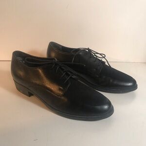 Munro Sport Black Leather Suede Toe Lace Up Loafers
Size 8
